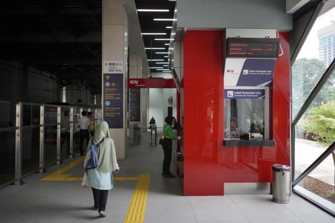 
 Pengguna Stasiun Sudirman Baru Naik 300 Persen Usai Pengalihan Layanan dari Stasiun Karet