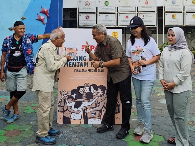 
 EXPA Luncurkan Buku Perdana “‘Ruang Belajar Menjadi Manusia'” Antologi Kisah Perjalanan Pecinta Alam 