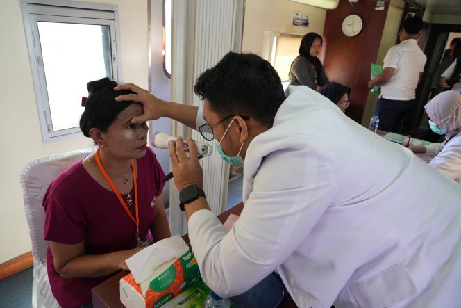 
 KAI Gelar Rail Clinic di Karawang, 250 Warga Dapat Layanan Kesehatan Gratis