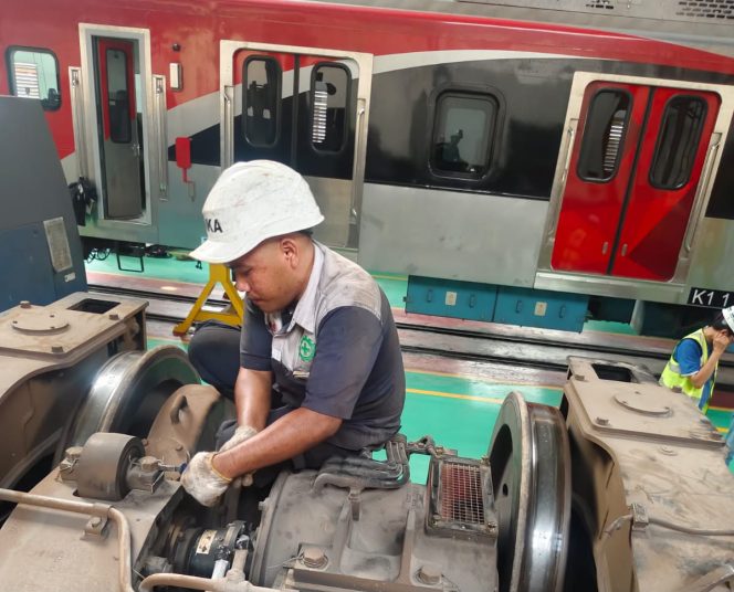 
 KAI dan INKA Pastikan Perawatan 7 Trainset KRL iE305 Tepat Target, Safety Jadi Prioritas