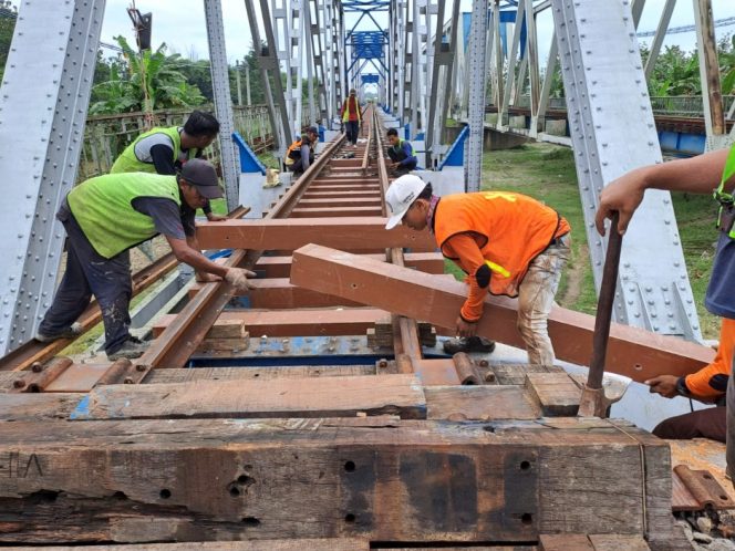 
 Semakin Ramah Lingkungan, KAI Gunakan 68.501 Bantalan Sintetis untuk Dukung Keandalan Jalur Rel