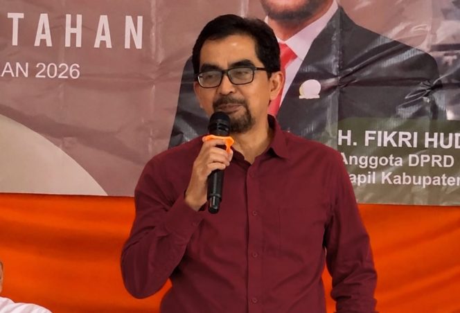 
 Hujan Turun Usai Sholat Istisqa, Haji Fikri: Ini Bukti Rahmat Allah Lebih Besar dari Segala Kekurangan Kita
