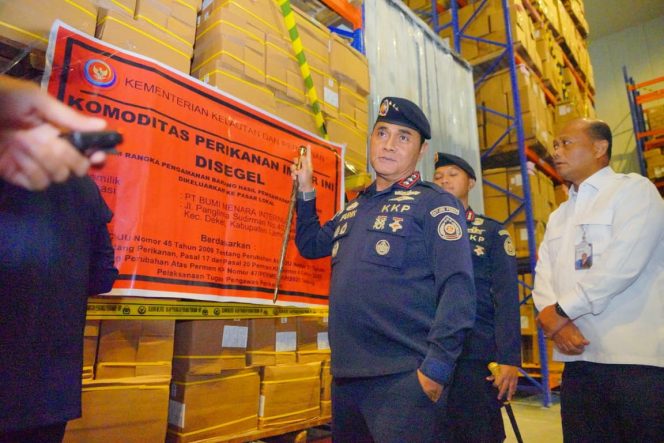 
 KKP Amankan 1.048 Ton Udang Impor di Jatim, Potensi Kerugian Negara Rp405,8 Miliar
