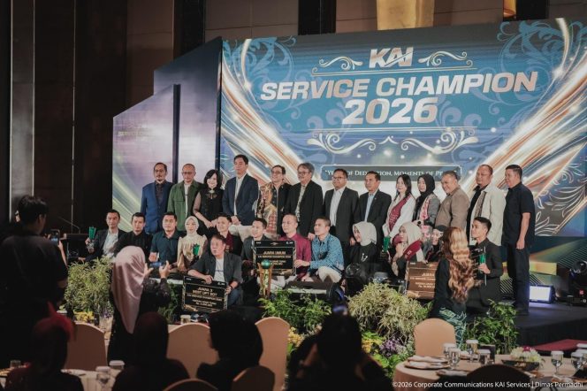 
 KAI Service Champion 2026 — Insan KAI Services menerima penghargaan atas prestasi dan kompetensinya dalam memberikan pelayanan terbaik kepada pelanggan pada ajang KAI Service Champion 2026 di Yogyakarta, Selasa (22/9).