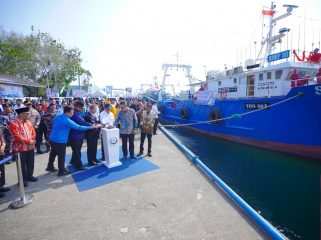 Pelepasan kapal perikanan yang akan beroperasi di Wilayah Pengelolaan Perikanan Negara Republik Indonesia (WPPNRI) 718 atau perairan Arafura sebagai bagian dari implementasi kerja sama Indonesia-RRT melalui skema Technical Cooperation Guidelines (TCG).
