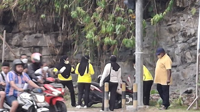 
 Golkar Fakfak Bagikan 5.000 Masker Gratis untuk Lindungi Warga dari Dampak Kabut Asap