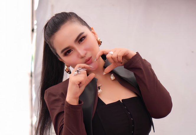 
 Dianna Dee Full Jadwal Show, Sempatkan Cover Lagu di YouTube, 1 Minggu Tembus Setengah Juta Views