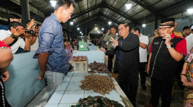 Gubernur Pramono di Pasar Kramatjati