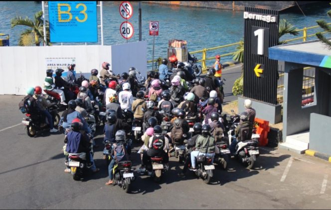 
 Suasana di Pelabuhan Ketapang