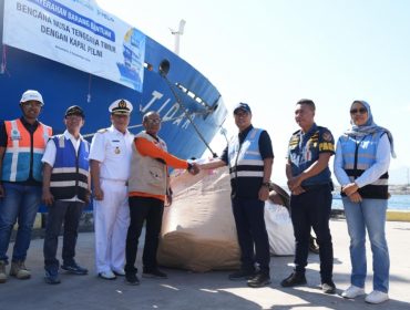 KM Tidar di Pelabuhan Maumere