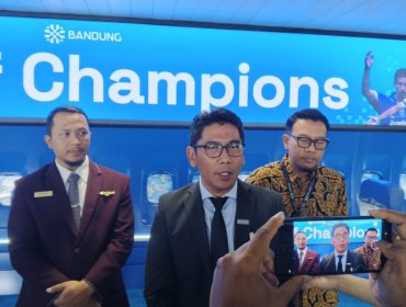GM Bandara Husein Bandung (tengah) (omy)