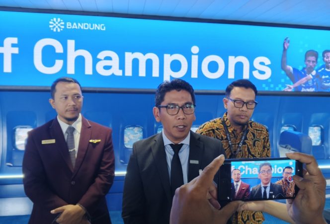 
 GM Bandara Husein Bandung (tengah) (omy)  