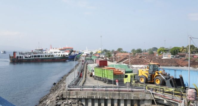 
 Suasana di Pelabuhan Ketapang