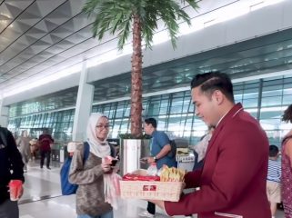 Staf bandara Soetta jemput bola jalankan SRA