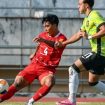 Kapten Timnas Indonesia U20, Putu Panji (4) berduel dengan pemain Australia U20, Arthur Oliveira De Lima (11), dalam laga yang berkesudahan 2-0 di Lao National Stadium KM16, Vientiane, Laos, Ahad (6/9/2026)
