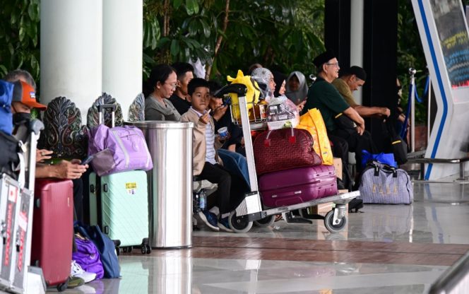 
 Penumpang di Bandara Soetta