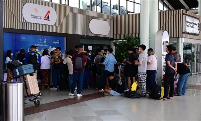 
 Penumpang di Bandara Soetta