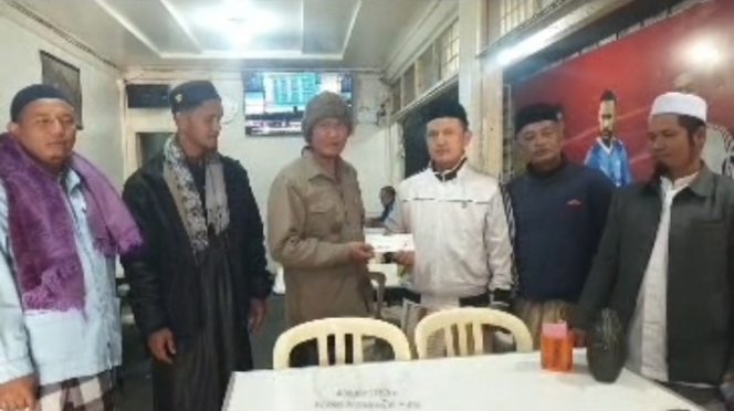 
 KGP Serahkan Bantuan Rp2 Juta untuk Instalasi Mersah Al-Fitrah di Wih Pesam