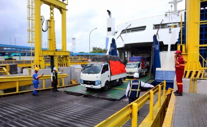 
 Layanan di Pelabuhan Penyeberangan Ketapang