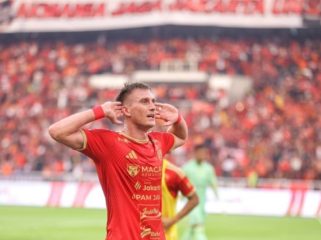 pesepak bola Persija Jakarta Ivan Mamut usai mencetak gol kedua bagi Persija dalam laga melawan Persib Bandung dalam laga I-League di Stadion Utama Gelora Bung Karno (SUGBK), Senayan, Jakarta, Sabtu (12/9/2026).