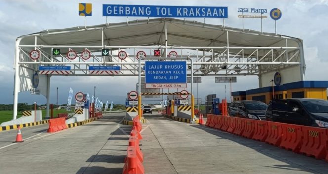 
 Gerbang tol Kraksaan Tol Probolinggo-Banyuwangi (Probowangi), Jawa Timur
