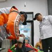 Menhub Dudy jenguk penumpang korban tenggelam Kapal Virgo Transport 8 di Banjarmasin