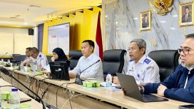 Dirjen Hubdat (tengah) bersama jajaran