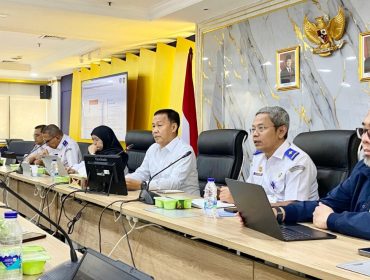 Dirjen Hubdat (tengah) bersama jajaran