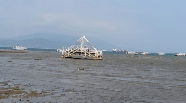 Laut surut di Banten pekan lalu