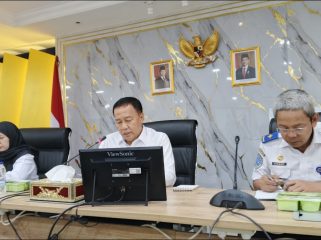 Dirjen Hubdat (tengah)
