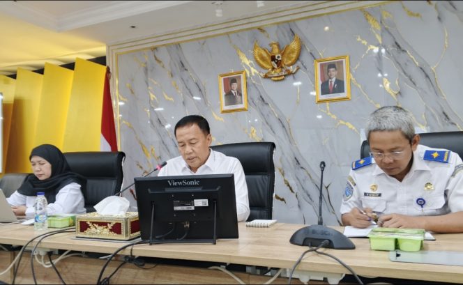 
 Dirjen Hubdat (tengah)