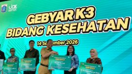 GS, Building, ESR & Sustainability Division Head FIFGROUP, Theresia Muliani Gunawan (kedua dari kanan), menerima Penghargaan Gerakan Pekerja Perempuan Sehat Produktif (GP2SP) dari Dinas Kesehatan Pemerintah Provinsi DKI Jakarta dalam kegiatan Gebyar K3 Bidang Kesehatan Tahun 2026, Senin (14/9). FIFGROUP berhasil meraih Juara 1 pada kategori GP2SP.