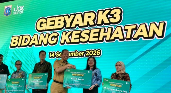 
 GS, Building, ESR & Sustainability Division Head FIFGROUP, Theresia Muliani Gunawan (kedua dari kanan), menerima Penghargaan Gerakan Pekerja Perempuan Sehat Produktif (GP2SP) dari Dinas Kesehatan Pemerintah Provinsi DKI Jakarta dalam kegiatan Gebyar K3 Bidang Kesehatan Tahun 2026, Senin (14/9). FIFGROUP berhasil meraih Juara 1 pada kategori GP2SP.