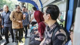 Wagub DKI Jakarta sapa pengguna halte UP