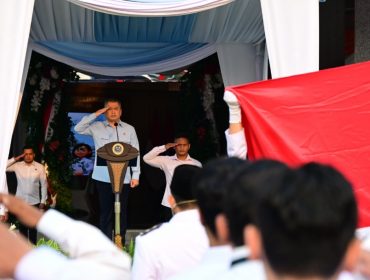 Menhub Dudy saat memimpin upacara Perayaan Hari Perhubungan Nasional 2026