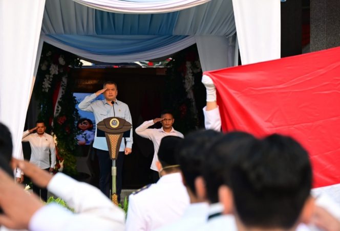
 Menhub Dudy saat memimpin upacara Perayaan Hari Perhubungan Nasional 2026