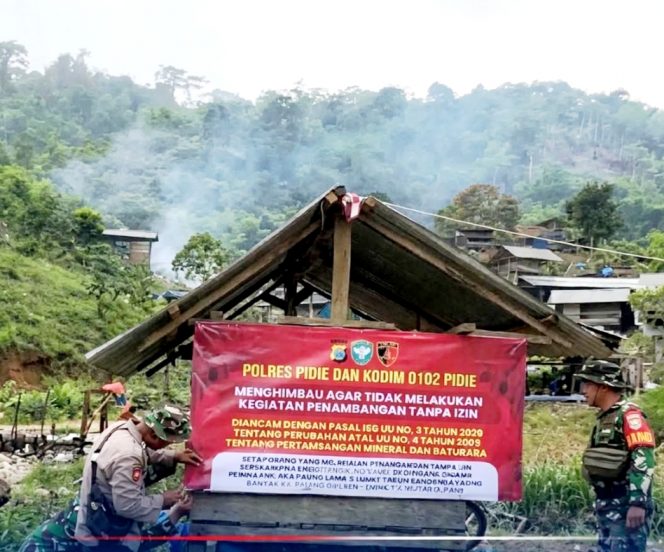 
 Polres dan Kodim 0102/Pidie Pasang Spanduk Larangan Tambang Ilegal di Geumpang