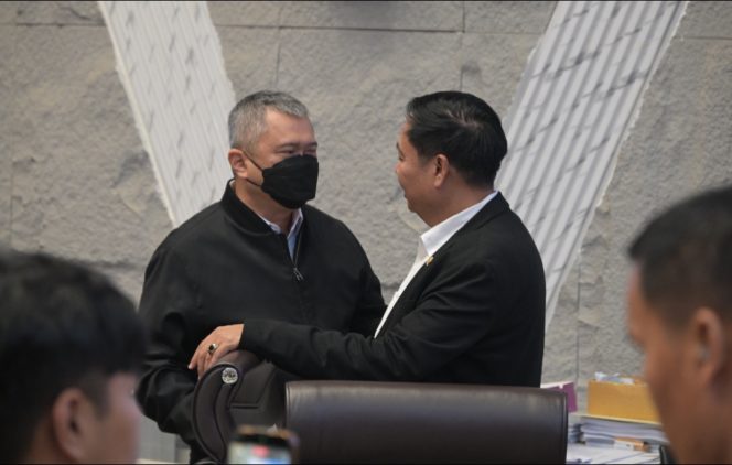 
 Menhub Dudy dan Ketua Komisi V Lasarus