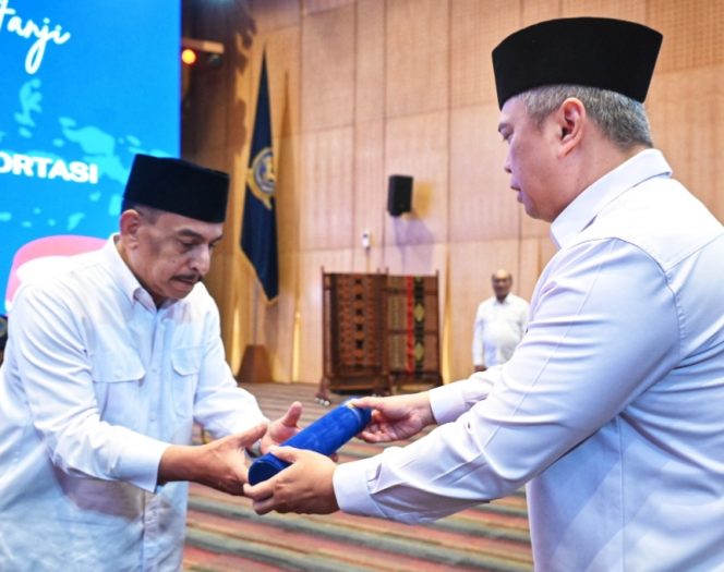 
 Menhub Dudy dan Ketua KNKT Ahmad