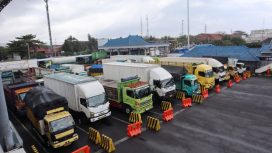 Truk di Pelabuhan Penyeberangan