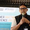 Plt Direktur Komersial dan Pengembangan Bisnis IPC TPK, Yanuar Evyanto menyampaikan sambutan pembuka pada kegiatan Customer Rafting Experience 2026