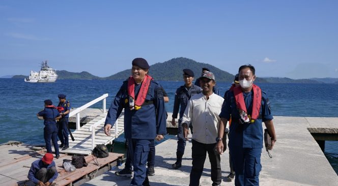 
 Fourmansyah, Kepala Pangkalan PLP Tanjung Priok saat meninjau lokasi 
