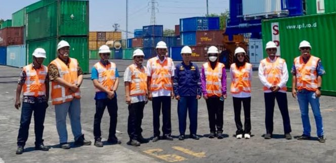 
 KSOP Utama Tanjung Perak Pastikan Kesiapan E-RTG Baru di Terminal Petikemas Nilam