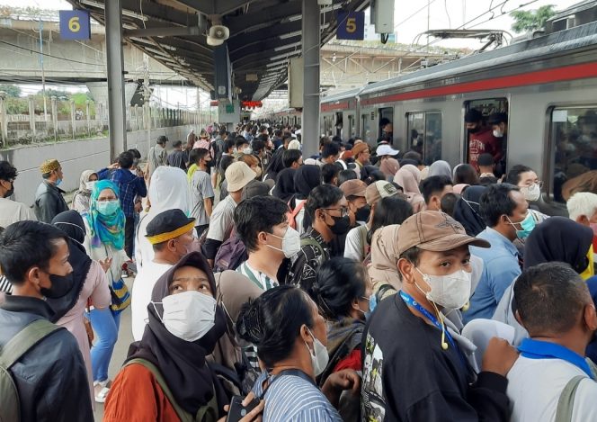 
 HUT ke-18, KAI Commuter Layani 1,4 Juta Pengguna Setiap Hari di 213 Stasiun