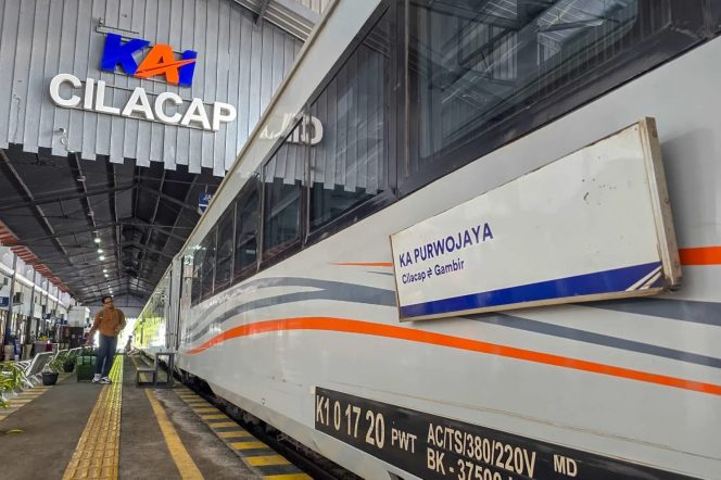 
 KA Purwojaya melayani perjalanan relasi Cilacap–Kroya–Gambir dengan pertumbuhan pelanggan 84,55 persen sepanjang Januari–September 2026.(Ist)
