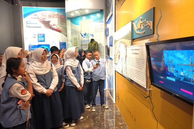 
 Pelindo Kenalkan Dunia Maritim kepada Siswa SMPN 129 Jakarta melalui Edukasi Kemaritiman