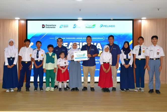 
 Peduli Pendidikan, Pelindo Regional 2 Tanjung Priok Salurkan Beasiswa untuk 50 Peserta Didik