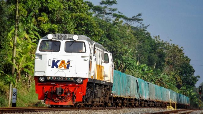 
 Angkutan Semen dan Klinker KAI Tembus 1,82 Juta Ton dalam Sembilan Bulan