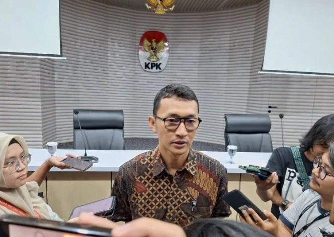 
 KPK Mengonfirmasi Clue Pejabat Jateng yang Kena OTT di Klaten adalah Ahmad Luthfi.
