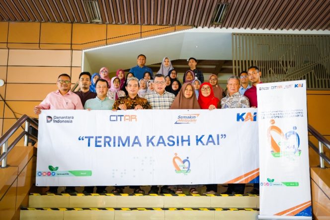 
 KAI Daop 1 Gelontorkan Rp972 Juta, Bantu Renovasi Kelas hingga Pengadaan Komputer